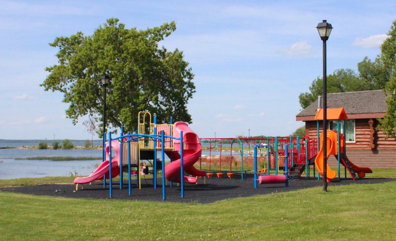 Alberta Beach Inn And Suites מראה חיצוני תמונה